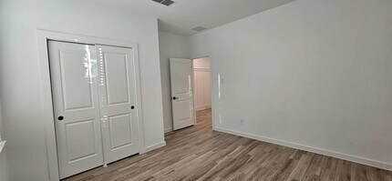 8434 Bay Oaks Dr in Baytown, TX - Building Photo - Building Photo