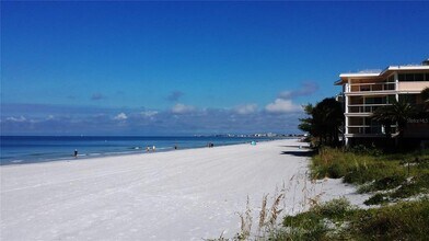 8470 W Gulf Blvd in Treasure Island, FL - Building Photo - Building Photo