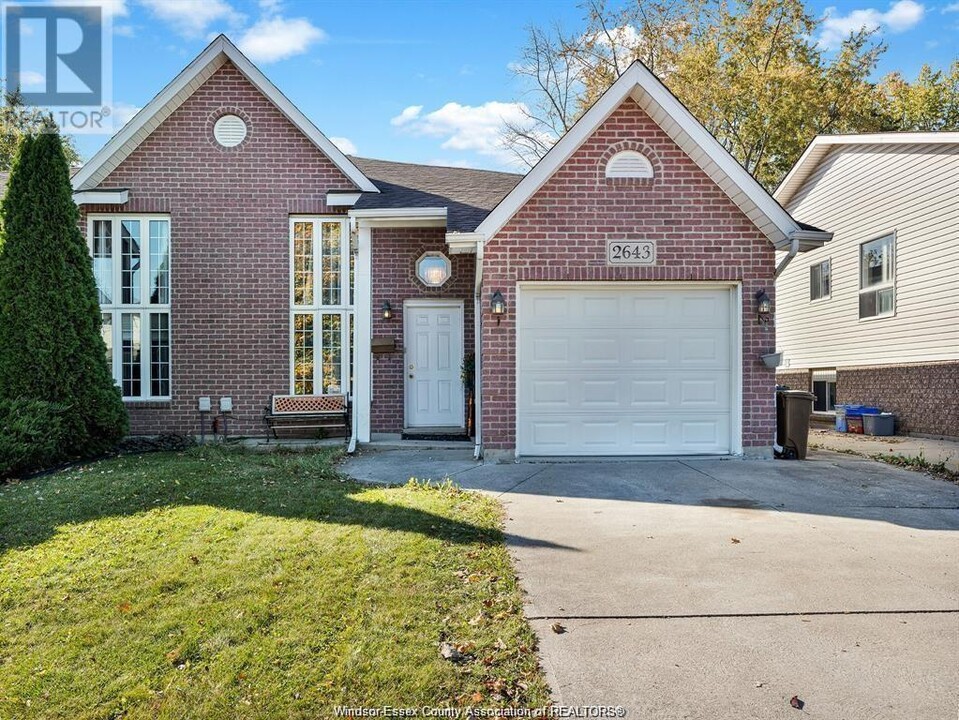 2643 Carissa Ave in Windsor, ON - Building Photo