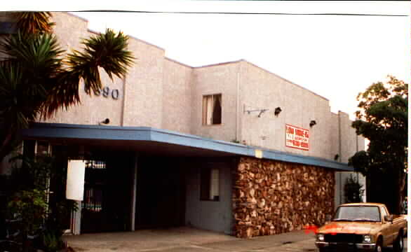 6890 N Paramount Blvd in Long Beach, CA - Foto de edificio