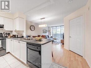 300-300 Balliol St in Toronto, ON - Building Photo - Building Photo