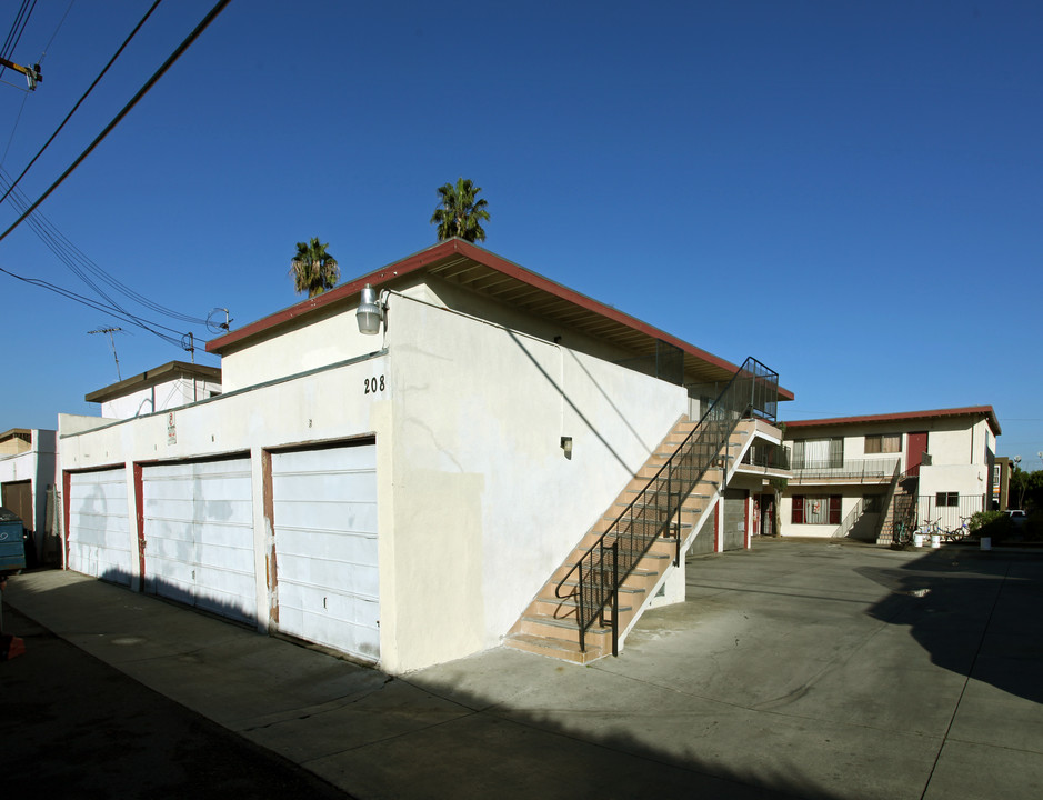 208 W Wilson Ave in Orange, CA - Foto de edificio