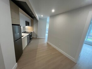 77-63 Vleigh Pl in Queens, NY - Foto de edificio - Building Photo