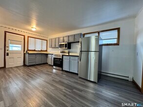 704 Highland Ave in Waterbury, CT - Building Photo - Building Photo