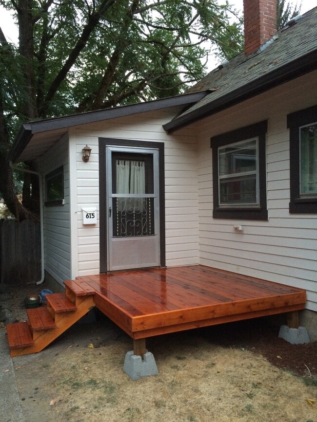 615 SW 8th Ave