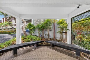 1030 Aoloa Pl in Kailua, HI - Building Photo
