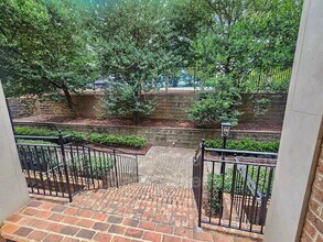 2380 Crescent Park Ct in Atlanta, GA - Building Photo - Building Photo