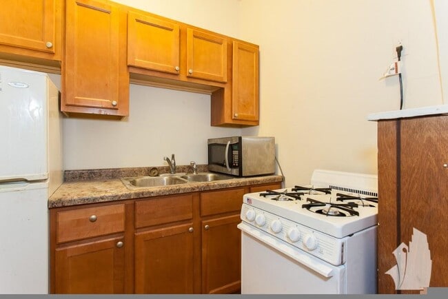 429 W Surf St, Unit 1B in Chicago, IL - Foto de edificio - Building Photo