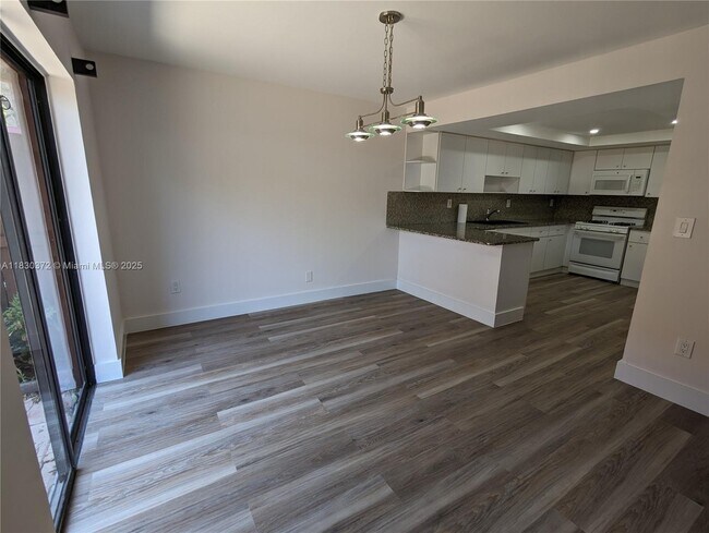 6445 SW 116th Pl in Miami, FL - Building Photo - Building Photo