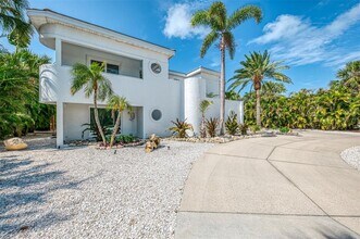 412 Treasure Boat Way in Siesta Key, FL - Building Photo - Building Photo
