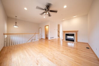 15579 Junegrass Ln in Eden Prairie, MN - Building Photo - Building Photo