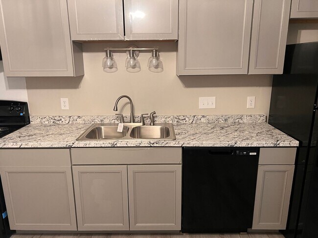 817 Odom Dr in Fayetteville, NC - Building Photo - Building Photo