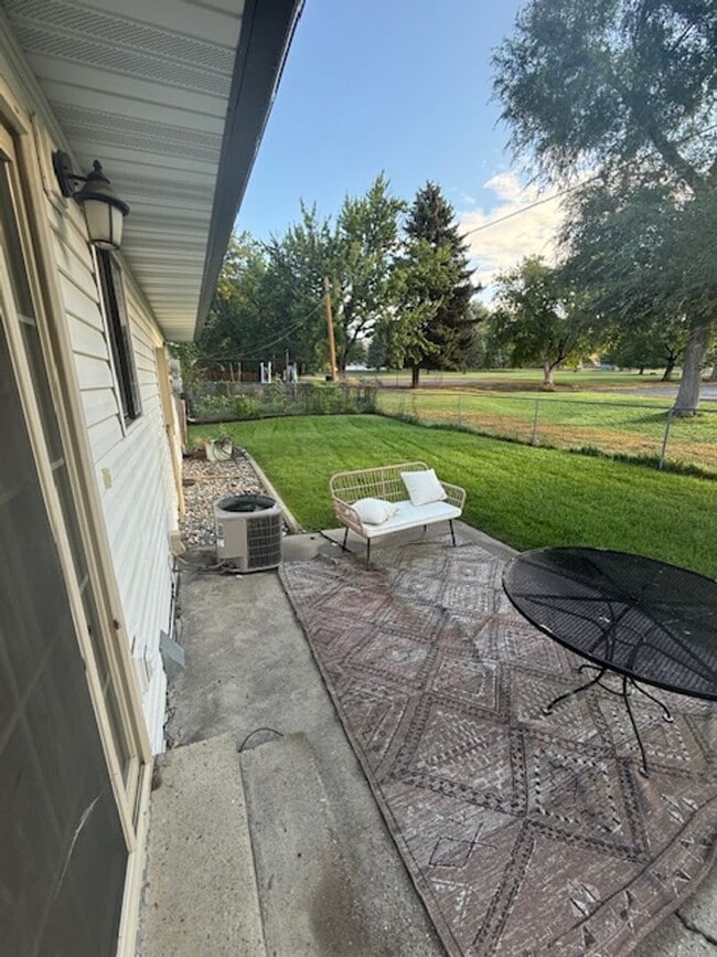 2117-2117 Golden Blvd
