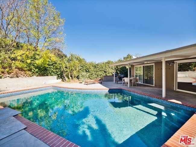4863 Don Juan Pl in Los Angeles, CA - Building Photo - Building Photo