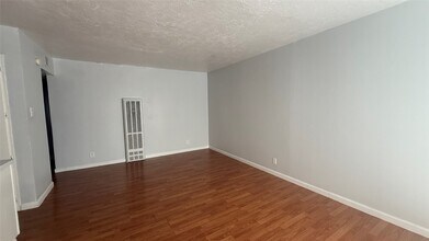 519 Branard St in Houston, TX - Building Photo - Building Photo