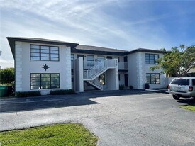 608 SE 46th Ln in Cape Coral, FL - Building Photo