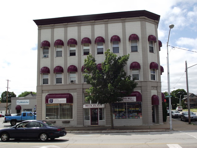 Beck Plaza in Escanaba, MI - Foto de edificio - Building Photo