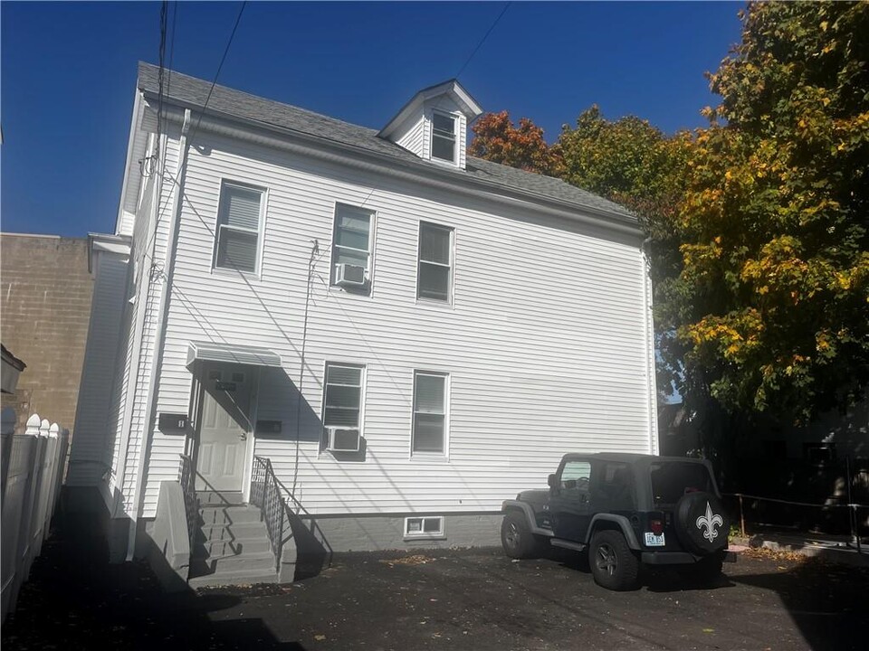 47 Kenyon St in Providence, RI - Building Photo