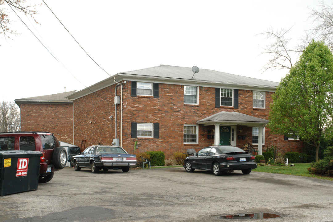 3408 Prestwood Dr in Louisville, KY - Building Photo