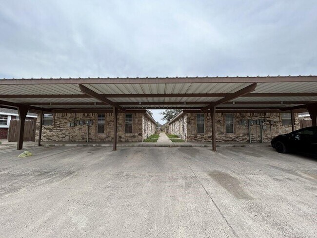 809 W Bronze Dr in Pharr, TX - Building Photo - Building Photo