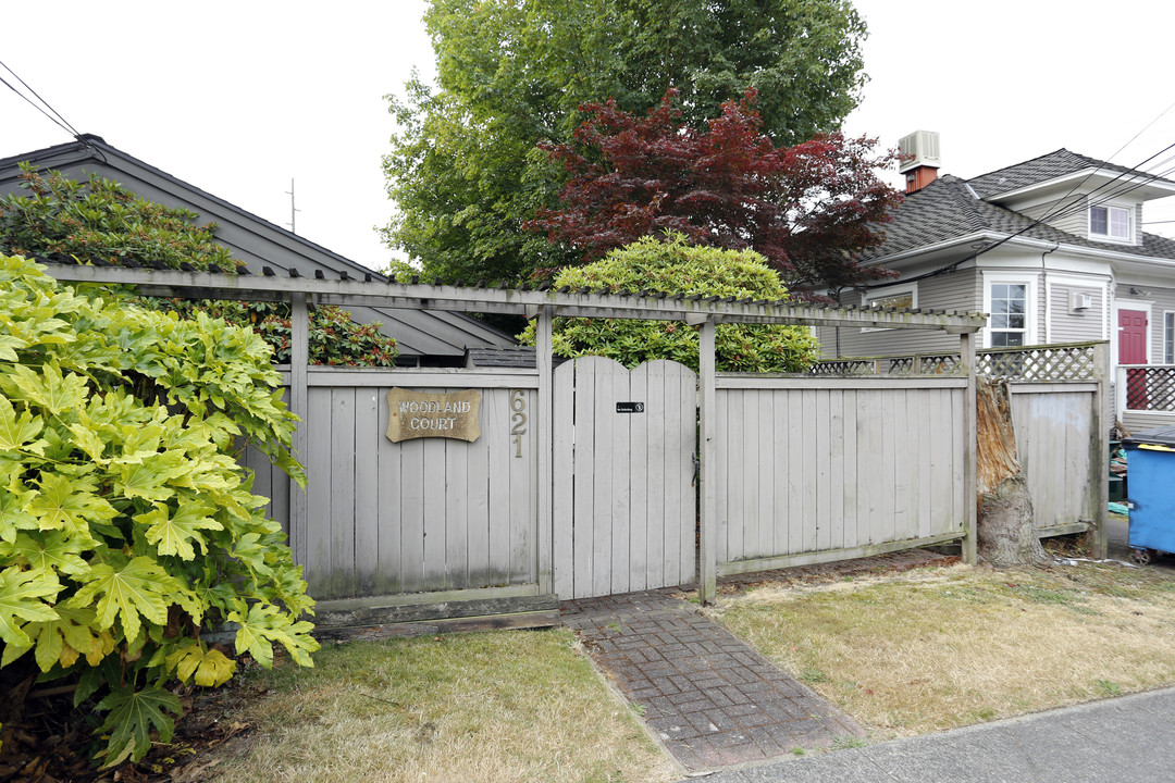 Woodland Court in Seattle, WA - Building Photo