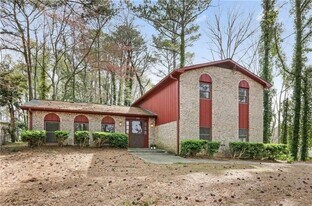 1172 Martin Nash Rd SW in Lilburn, GA - Building Photo