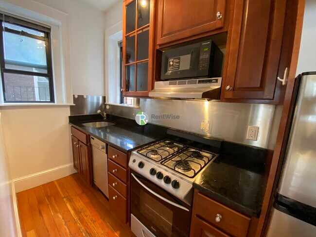 75 Burbank St in Boston, MA - Building Photo - Building Photo