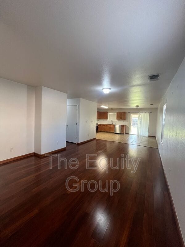 4225 S Cindy Ct in Visalia, CA - Building Photo - Building Photo