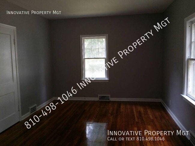 702 Thomson St in Flint, MI - Foto de edificio - Building Photo