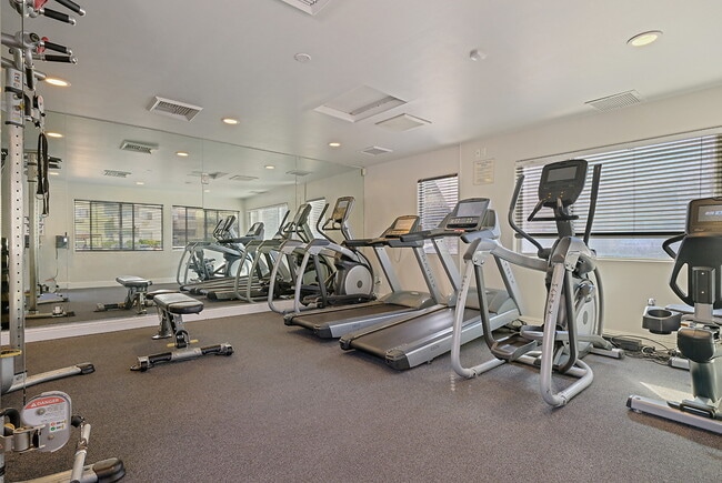 Mira Monte in San Diego, CA - Building Photo - Building Photo