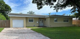 1811 NE 43rd St in Fort Lauderdale, FL - Building Photo