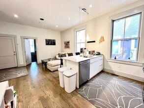 15 Boardman St, Unit 1 in Cambridge, MA - Foto de edificio - Building Photo