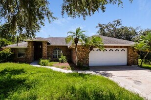 811 133rd St E in Bradenton, FL - Building Photo