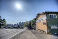 Midlake Apartments in Bellevue, WA - Foto de edificio - Building Photo