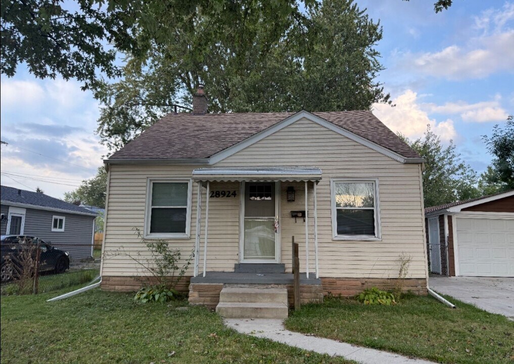 28924 Rosebriar St in St. Clair Shores, MI - Building Photo