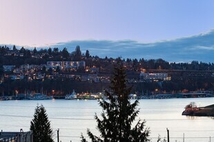 256 E Roanoke St in Seattle, WA - Building Photo