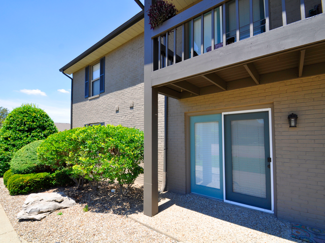 Flats at Hurstbourne in Louisville, KY - Foto de edificio - Building Photo