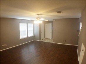 2301 Kingsway Dr in Arlington, TX - Building Photo - Building Photo