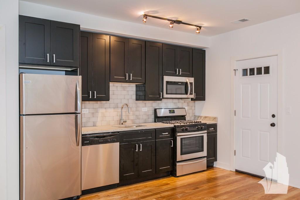 2201 W Eastwood Ave, Unit 2203-3SE in Chicago, IL - Building Photo