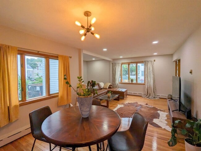 9 Goldsmith Ave in Medford, MA - Foto de edificio - Building Photo