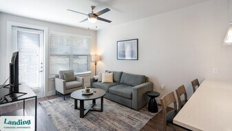 15950 Chase Hill Blvd in San Antonio, TX - Building Photo