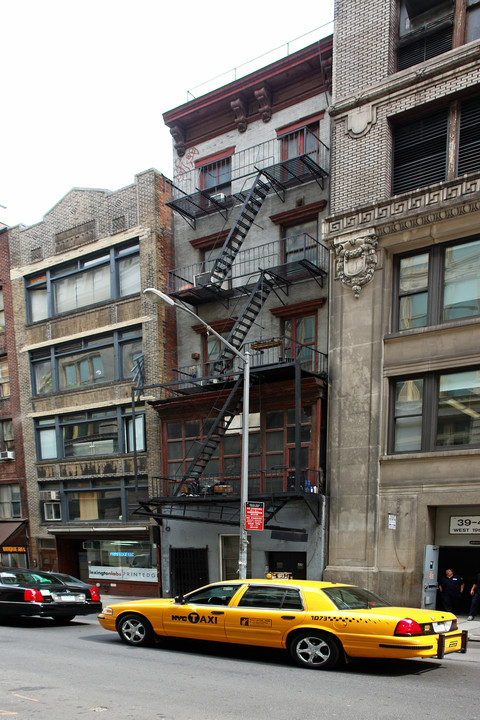 49 W 19th St in New York, NY - Building Photo