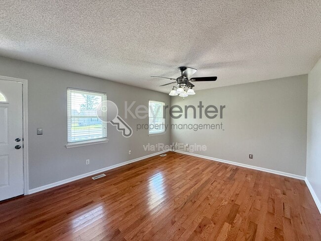 103 Cedar Tree Ln in Rossville, GA - Foto de edificio - Building Photo