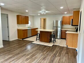 2150 E 75th St, Unit B in Indianapolis, IN - Foto de edificio - Building Photo