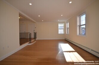 41 Auburn St, Unit 3 in Brookline, MA - Foto de edificio - Building Photo