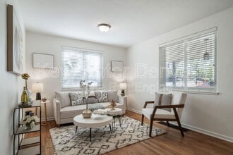 7275 E 8th Ave in Denver, CO - Building Photo - Building Photo