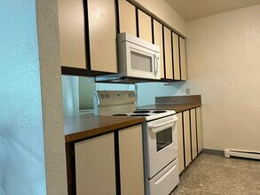 1209 Ramona St in Anchorage, AK - Building Photo - Building Photo