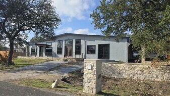 17621 Stacey Ln in Lago Vista, TX - Building Photo