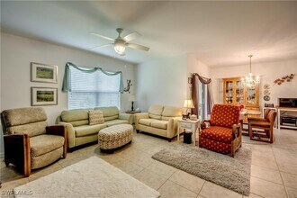 2301 SW 38th Terrace in Cape Coral, FL - Foto de edificio - Building Photo