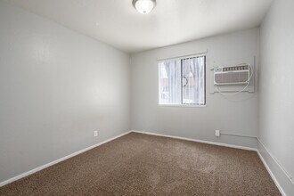 Red Robin Apartments in Sacramento, CA - Building Photo - Interior Photo